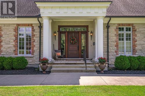 8995 Parkhouse Drive, Strathroy-Caradoc (Mount Brydges), ON - Outdoor With Facade