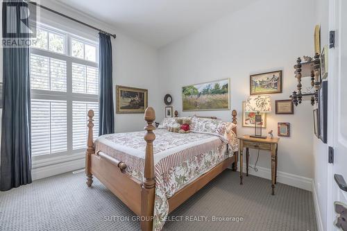 8995 Parkhouse Drive, Strathroy-Caradoc (Mount Brydges), ON - Indoor Photo Showing Bedroom