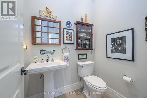 8995 Parkhouse Drive, Strathroy-Caradoc (Mount Brydges), ON - Indoor Photo Showing Bathroom