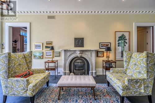 8995 Parkhouse Drive, Strathroy-Caradoc (Mount Brydges), ON - Indoor Photo Showing Living Room With Fireplace