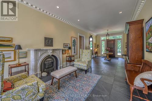 8995 Parkhouse Drive, Strathroy-Caradoc (Mount Brydges), ON - Indoor Photo Showing Living Room With Fireplace