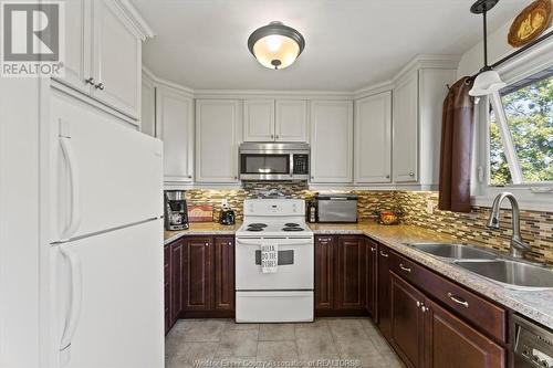 860 Southwood Drive, Lakeshore, ON - Indoor Photo Showing Kitchen With Double Sink