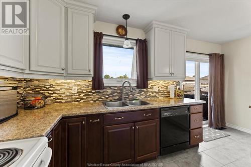 860 Southwood Drive, Lakeshore, ON - Indoor Photo Showing Kitchen With Double Sink