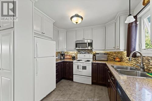 860 Southwood Drive, Lakeshore, ON - Indoor Photo Showing Kitchen With Double Sink