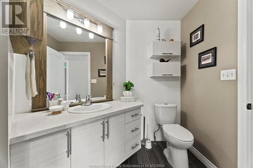 860 Southwood Drive, Lakeshore, ON - Indoor Photo Showing Bathroom