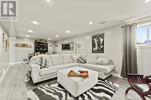 860 Southwood Drive, Lakeshore, ON - Indoor Photo Showing Living Room