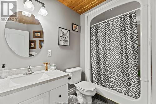 860 Southwood Drive, Lakeshore, ON - Indoor Photo Showing Bathroom