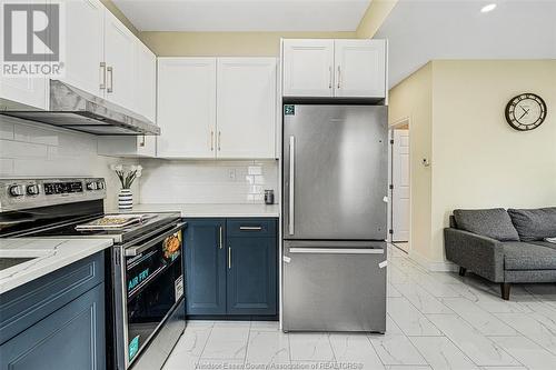 627 Assumption, Windsor, ON - Indoor Photo Showing Kitchen