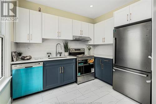 627 Assumption, Windsor, ON - Indoor Photo Showing Kitchen