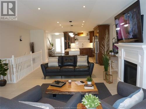 1041 Branoff, Lasalle, ON - Indoor Photo Showing Living Room