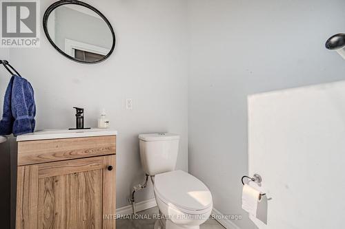 294 Emerald Street N, Hamilton, ON - Indoor Photo Showing Bathroom