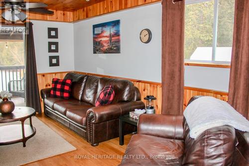 810 4Th Line, Douro-Dummer, ON - Indoor Photo Showing Living Room