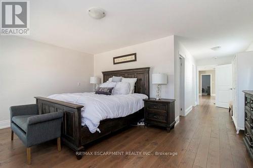 958 Beach Boulevard, Hamilton (Hamilton Beach), ON - Indoor Photo Showing Bedroom