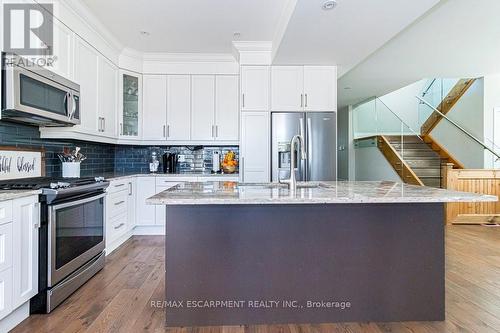 958 Beach Boulevard, Hamilton, ON - Indoor Photo Showing Kitchen With Upgraded Kitchen