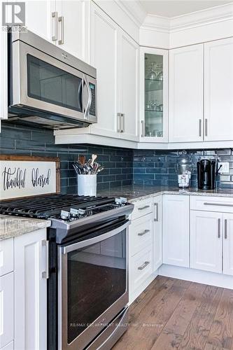 958 Beach Boulevard, Hamilton, ON - Indoor Photo Showing Kitchen With Upgraded Kitchen