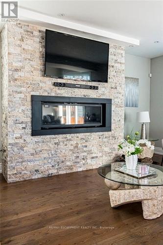 958 Beach Boulevard, Hamilton (Hamilton Beach), ON - Indoor Photo Showing Living Room With Fireplace