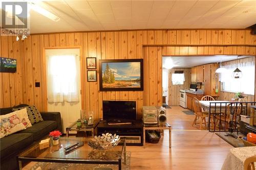 689 River Drive, Lanark Highlands, ON - Indoor Photo Showing Living Room