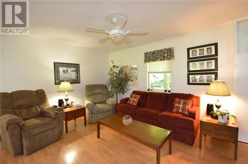 689 River Drive, Lanark Highlands, ON - Indoor Photo Showing Living Room