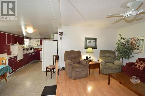 689 River Drive, Lanark Highlands, ON - Indoor Photo Showing Living Room