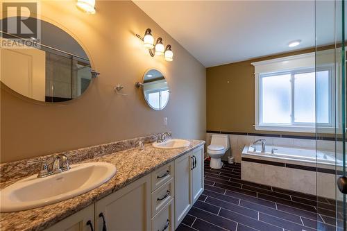 main bath - 1051 Butler Boulevard, Petawawa, ON - Indoor Photo Showing Bathroom