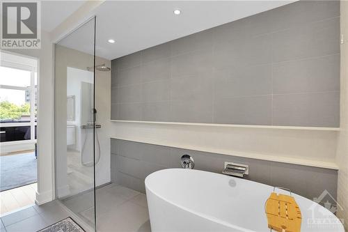 272 Beechgrove Avenue, Ottawa, ON - Indoor Photo Showing Bathroom