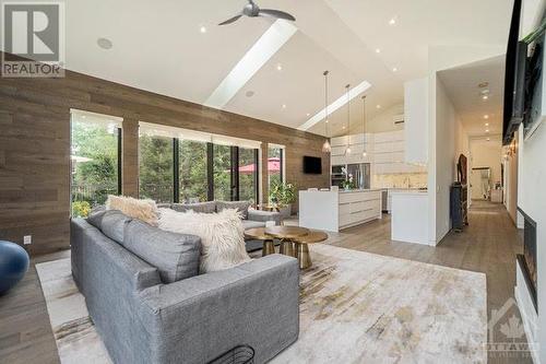 19 Neely Street, Ottawa, ON - Indoor Photo Showing Living Room