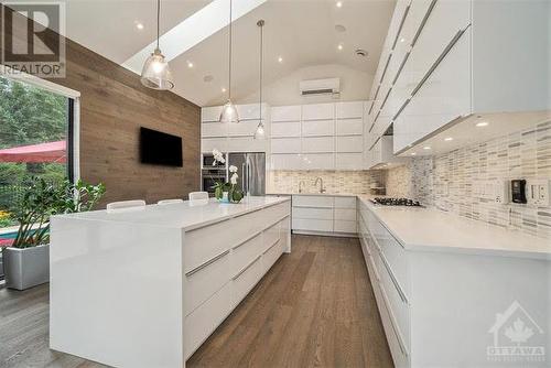 19 Neely Street, Ottawa, ON - Indoor Photo Showing Kitchen With Upgraded Kitchen