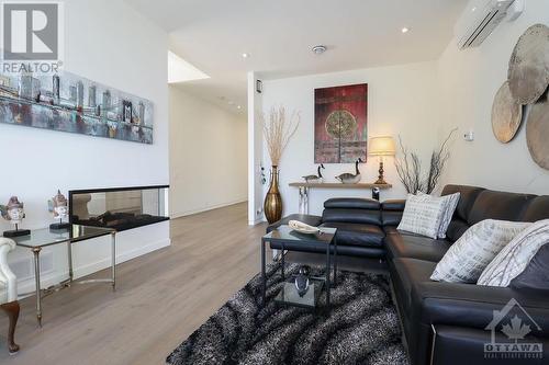 19 Neely Street, Ottawa, ON - Indoor Photo Showing Living Room