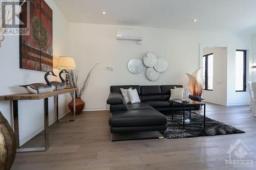 19 Neely Street, Ottawa, ON - Indoor Photo Showing Living Room