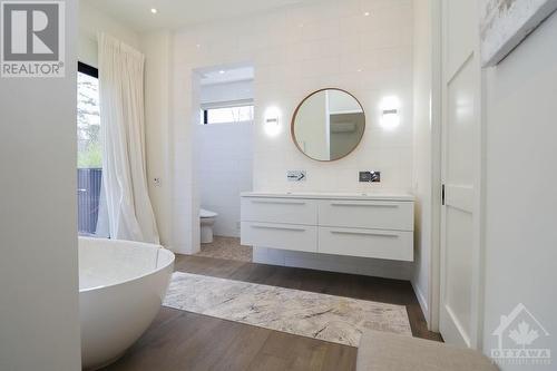 19 Neely Street, Ottawa, ON - Indoor Photo Showing Bathroom