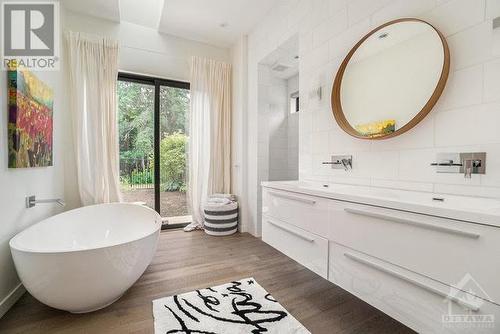 19 Neely Street, Ottawa, ON - Indoor Photo Showing Bathroom