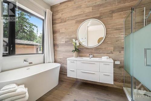 19 Neely Street, Ottawa, ON - Indoor Photo Showing Bathroom