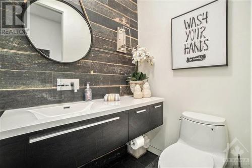 19 Neely Street, Ottawa, ON - Indoor Photo Showing Bathroom