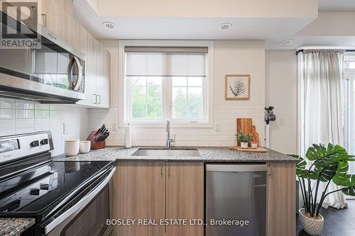 15 - 198 Pine Grove Road, Vaughan (Islington Woods), ON - Indoor Photo Showing Kitchen With Upgraded Kitchen