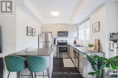 15 - 198 Pine Grove Road, Vaughan (Islington Woods), ON - Indoor Photo Showing Kitchen With Stainless Steel Kitchen With Upgraded Kitchen