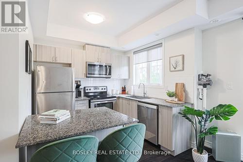 15 - 198 Pine Grove Road, Vaughan (Islington Woods), ON - Indoor Photo Showing Kitchen With Stainless Steel Kitchen With Upgraded Kitchen