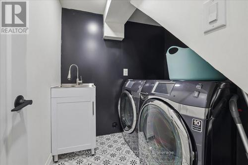 214 Lakewood Drive, Oakville (Old Oakville), ON - Indoor Photo Showing Laundry Room