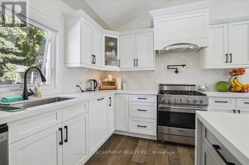 214 Lakewood Drive, Oakville, ON - Indoor Photo Showing Kitchen With Upgraded Kitchen