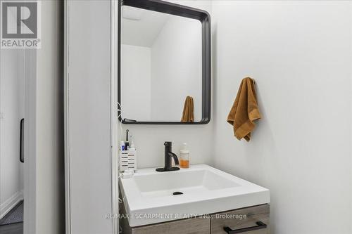 214 Lakewood Drive, Oakville, ON - Indoor Photo Showing Bathroom