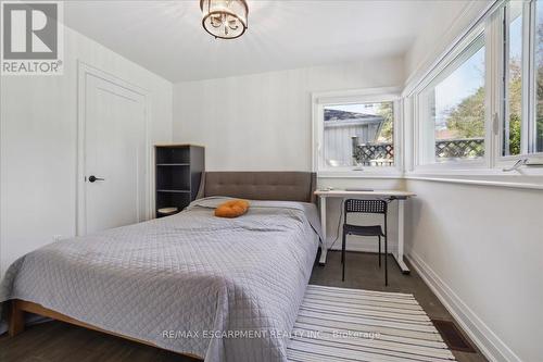 214 Lakewood Drive, Oakville, ON - Indoor Photo Showing Bedroom