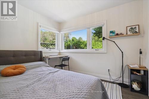 214 Lakewood Drive, Oakville, ON - Indoor Photo Showing Bedroom