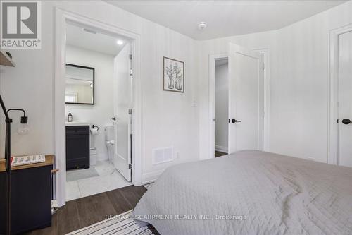 214 Lakewood Drive, Oakville, ON - Indoor Photo Showing Bedroom