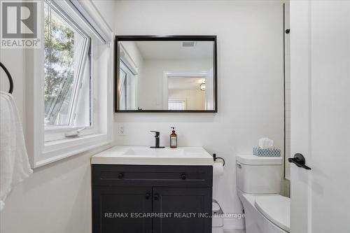 214 Lakewood Drive, Oakville, ON - Indoor Photo Showing Bathroom