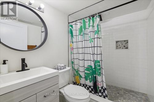 214 Lakewood Drive, Oakville, ON - Indoor Photo Showing Bathroom