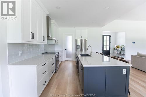 23636 Zone Road 1, Thamesville, ON - Indoor Photo Showing Kitchen With Double Sink With Upgraded Kitchen