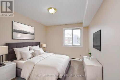 103 - 25 Meadow Lane, Barrie (Ardagh), ON - Indoor Photo Showing Bedroom