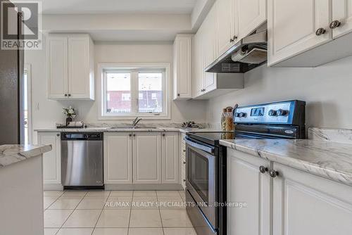 7 Snelgrove Crescent, Barrie, ON - Indoor Photo Showing Kitchen With Stainless Steel Kitchen With Double Sink With Upgraded Kitchen