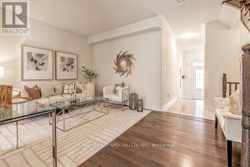 7 Snelgrove Crescent, Barrie, ON - Indoor Photo Showing Living Room