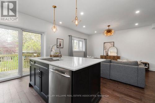 69 Mississauga Road N, Mississauga, ON - Indoor Photo Showing Kitchen With Double Sink