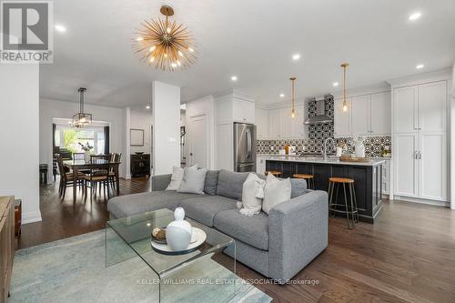 69 Mississauga Road N, Mississauga, ON - Indoor Photo Showing Living Room